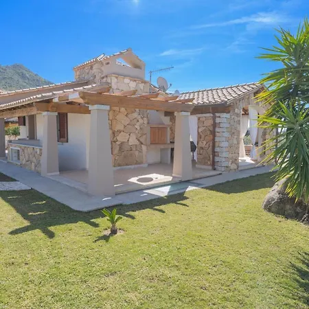 Vila Domus Lory Cala Sinzias With Swimming Pool