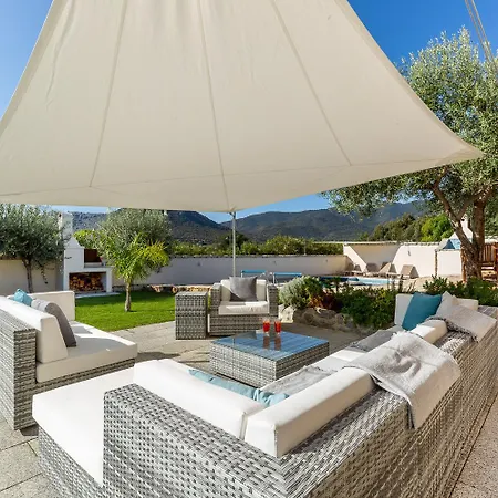 Domus Lory Cala Sinzias With Swimming Pool Vila