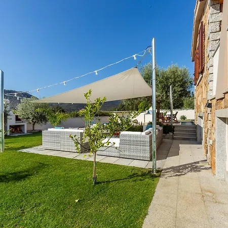 Domus Lory Cala Sinzias With Swimming Pool Vila Castiadas