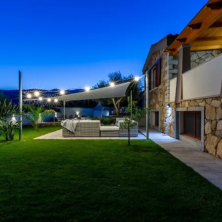 Domus Lory Cala Sinzias With Swimming Pool Vila