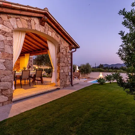 Domus Lory Cala Sinzias With Swimming Pool Vila