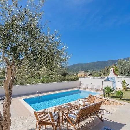 Domus Lory Cala Sinzias With Swimming Pool 카스티아다스