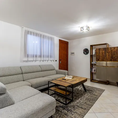 Вилла Domus Lory Cala Sinzias With Swimming Pool Кастиадас