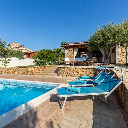 빌라 Domus Lory Cala Sinzias With Swimming Pool 카스티아다스