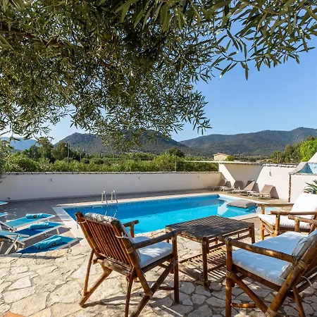 Domus Lory Cala Sinzias With Swimming Pool Кастиадас